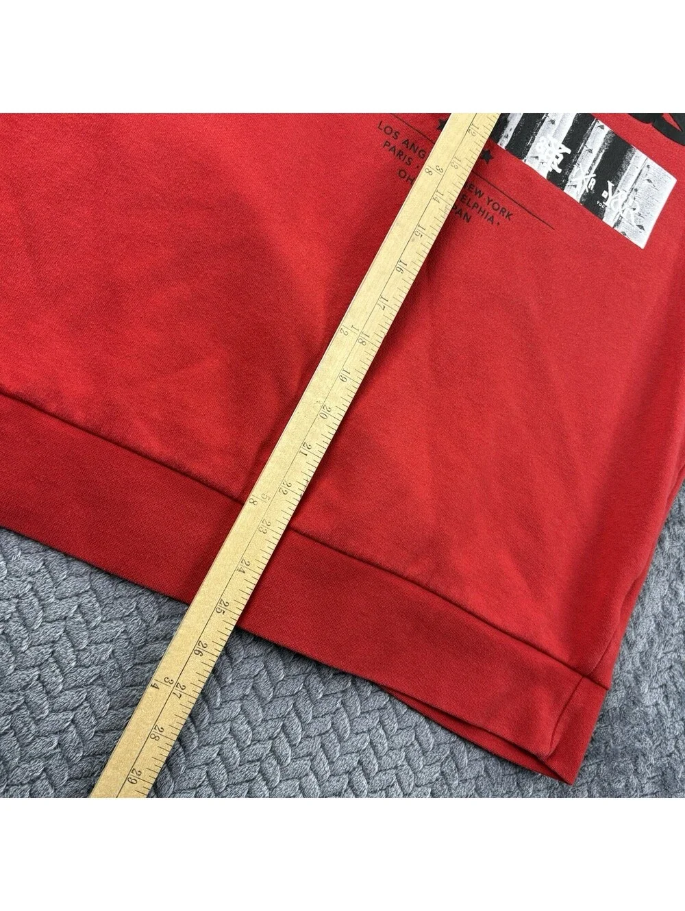 Young & Reckless Red Sweat Shirt Size Medium (0081)